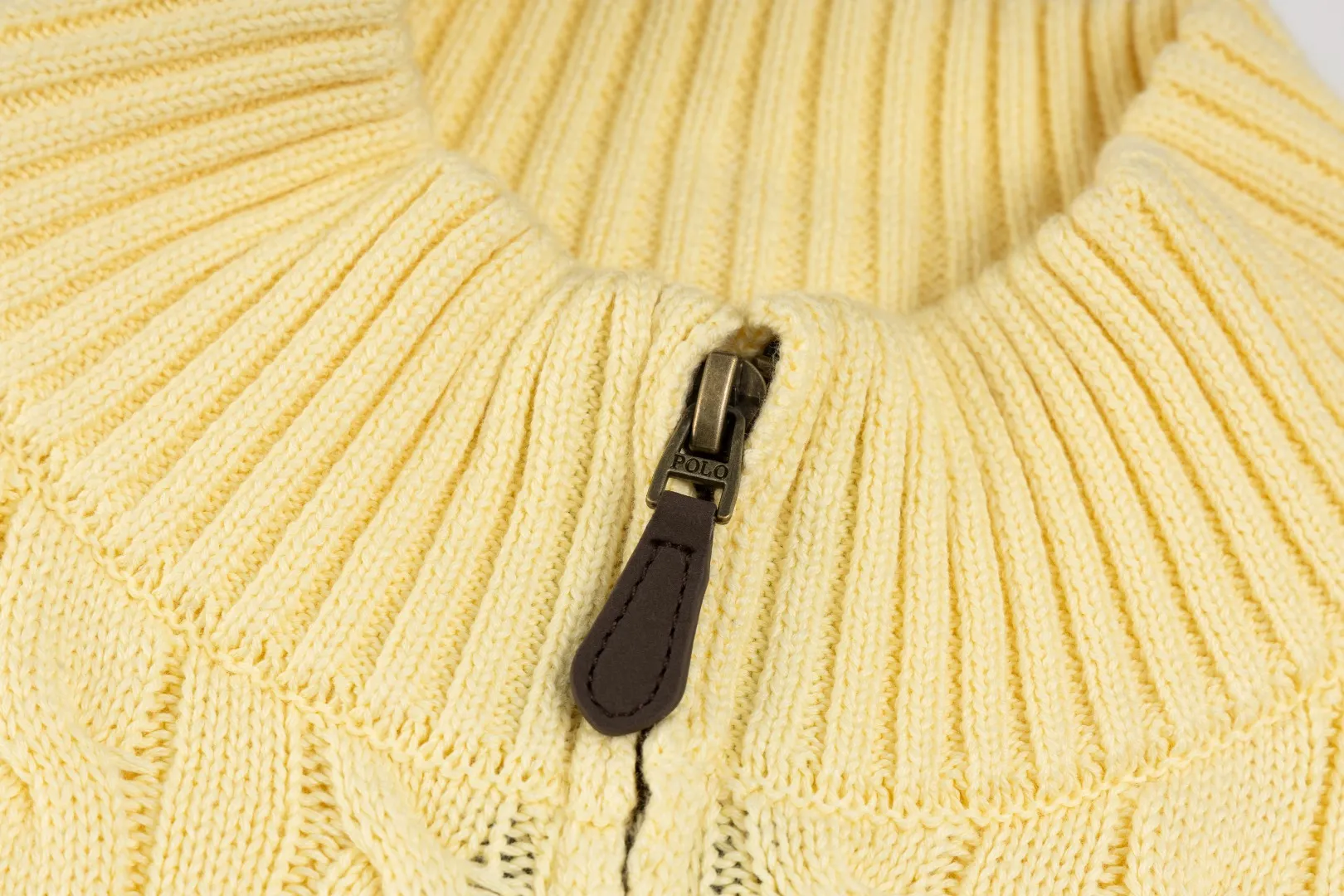 P260 #R98 RALPH LAUREN Ralph Lauren nine-color classic small label embroidery logo full zipper knitted cable cardigan sweater, high-density LOGO embroidery on the chest, original customization of tag accessories. Made of pure cotton yarn, pure cotton is skin-friendly and comfortable, small label war horse embroidered twist zipper cardigan sweater 🐎 high quality, follow the blogger to learn how to wear it! Let’s buy a Ralph Lauren cable sweater. It’s a super hard-to-find series after it became popular. It’s hard to find one on the official website. It’s simple and practical to wear, with a lazy and loose feel. The thickened fabric has more texture, feels soft and delicate, and has a loose fit. Whether worn alone or layered, you can wear different styles of fashion with just one piece!   Size：XS S M L